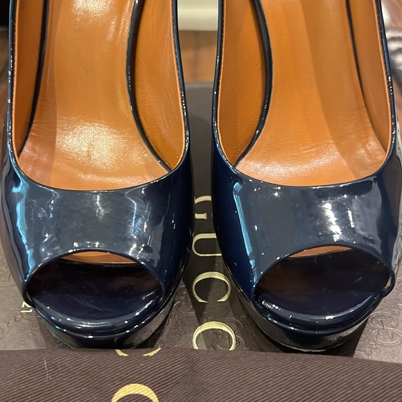 Gucci Vernice Crystal Peep Toe Platform Pump - Picture 10 of 12